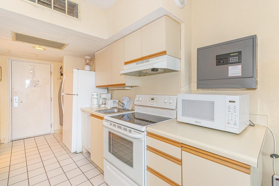 Oceanfront Beach Stay Near SkyWheel Yachtsman 302 House in Myrtle Beach