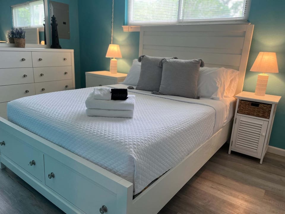 Family Getaway w-Pool Park & Near Beaches House in Alabama