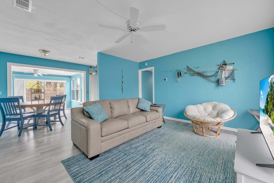 Family Getaway w-Pool Park & Near Beaches House in Alabama