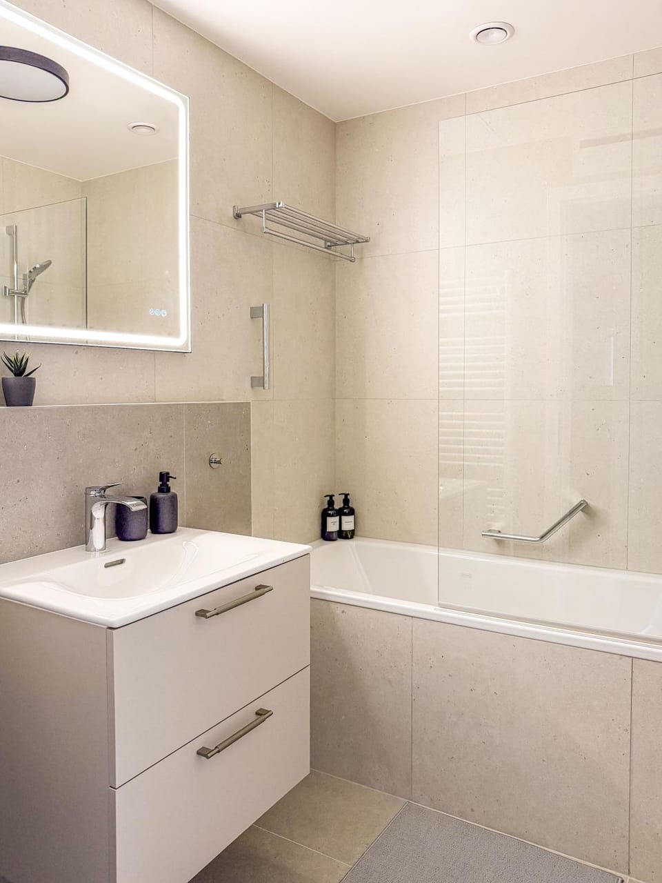 Shower, Bathroom, towels