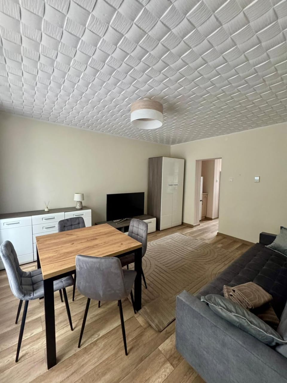 Communal lounge/ TV room, TV and multimedia, Living room, Seating area, Evening entertainment