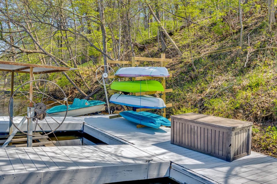 Fish & Boat! Lake Freeman Retreat w/ Dock Access Apartment in Indiana