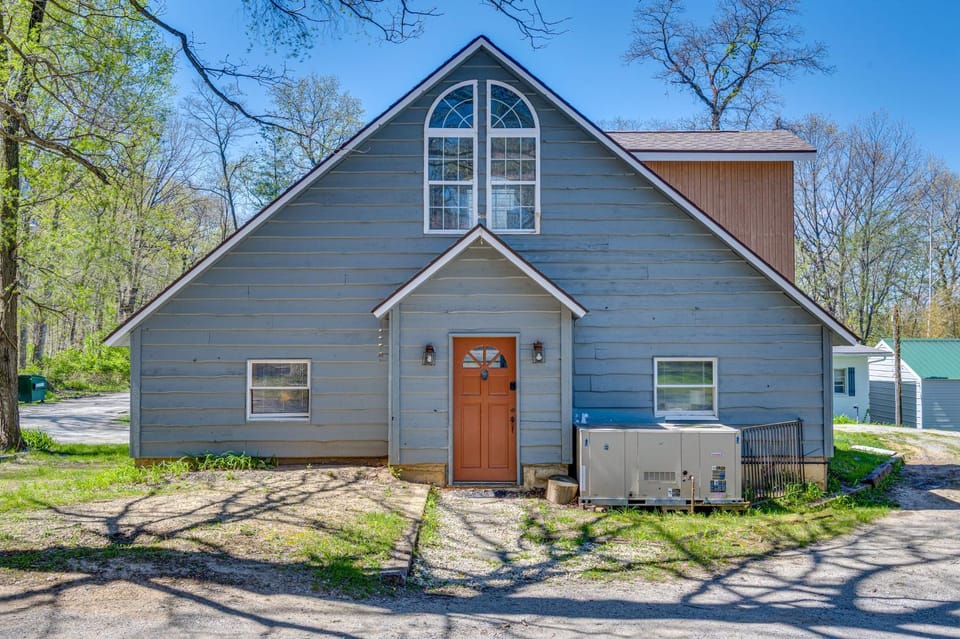 Family Home in Monticello! Water-View Retreat House in Indiana