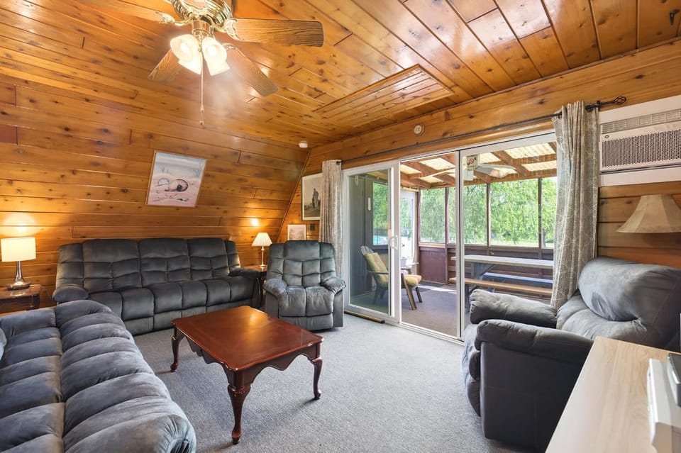Chalet #56 Screened Porch Pool & Resort Amenities Chalet in Lincoln Township