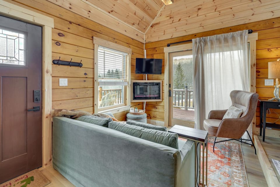 Handcrafted Tiny Home, Near Dtwn Boone House in Brushy Fork