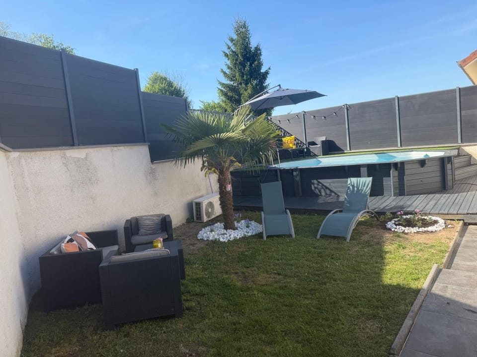 Maison à la campagne avec piscine sans vis-à-vis House in Auvergne-Rhône-Alpes