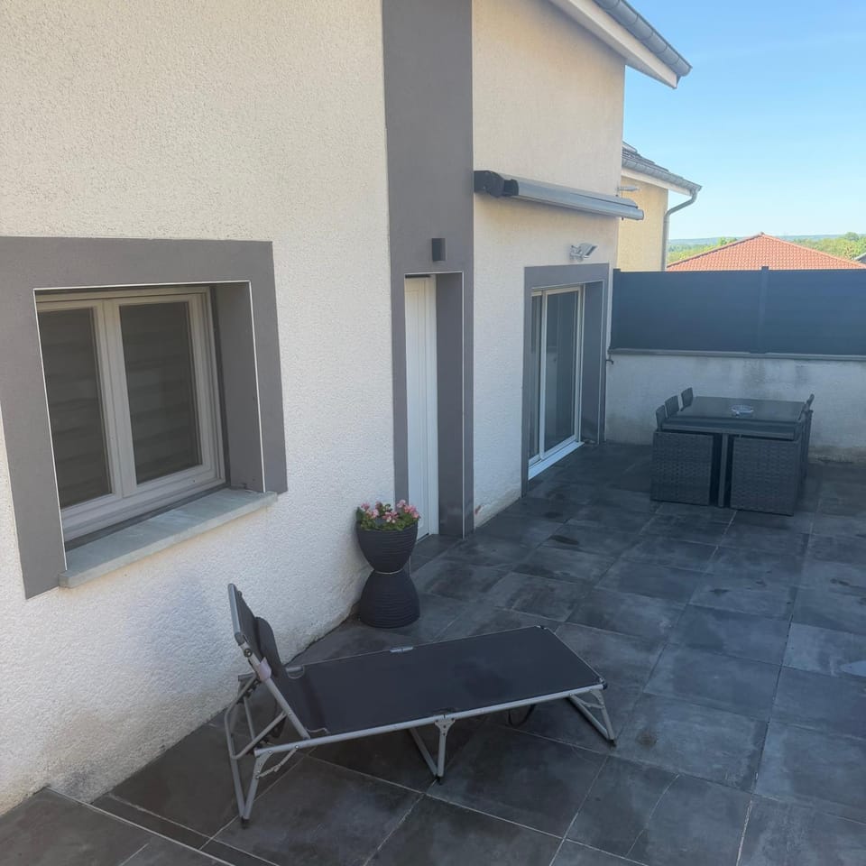 Maison à la campagne avec piscine sans vis-à-vis House in Auvergne-Rhône-Alpes