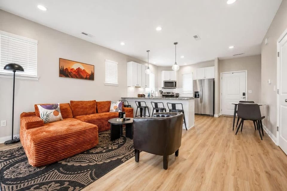 IRIE Living-Serene Kg 2Bd Gym Pool BRAND NEW House in Indiana