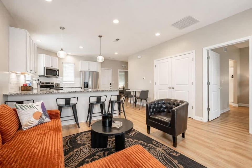 IRIE Living-Serene Kg 2Bd Gym Pool BRAND NEW House in Indiana