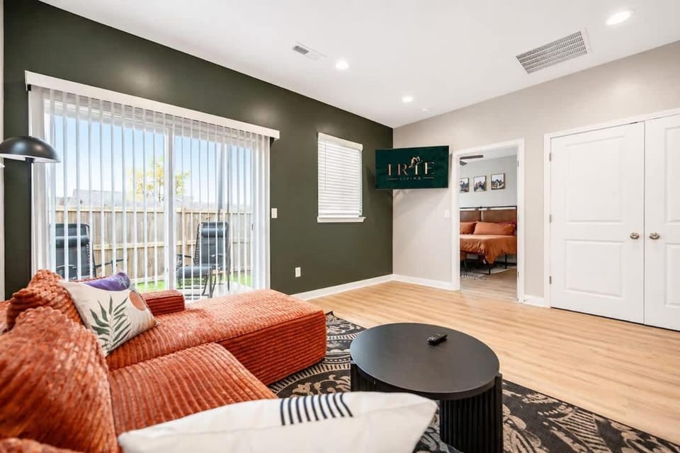 IRIE Living-Cozy Retreat 2BR House with Pool Gym House in Indiana