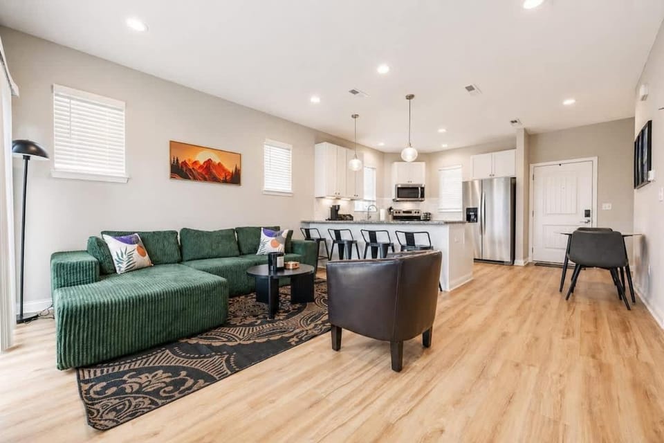 IRIE Living-Modern Kg 2Bd Gym Pool BRAND NEW House in Indiana