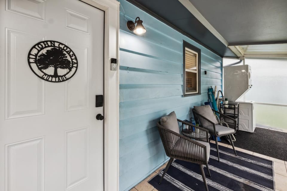 Patio, Seating area, laundry