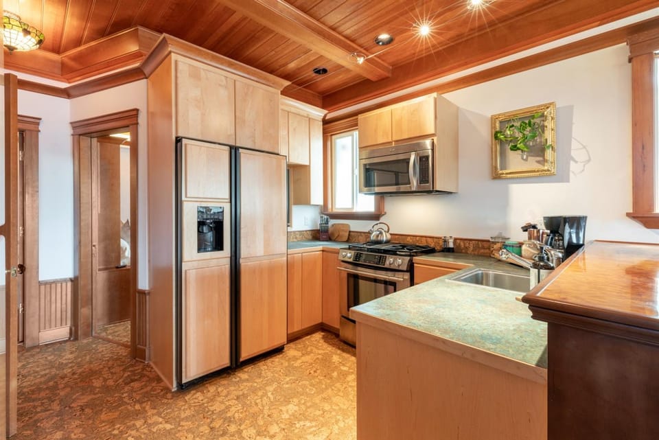 Stunning Victorian Home 6th Ave unbeatable area House in Tacoma