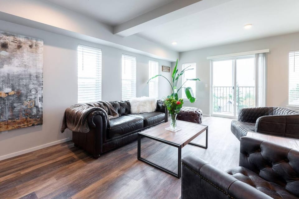 Tacoma Dome condo w Mountn & Bay views PRK! Apartment in Tacoma