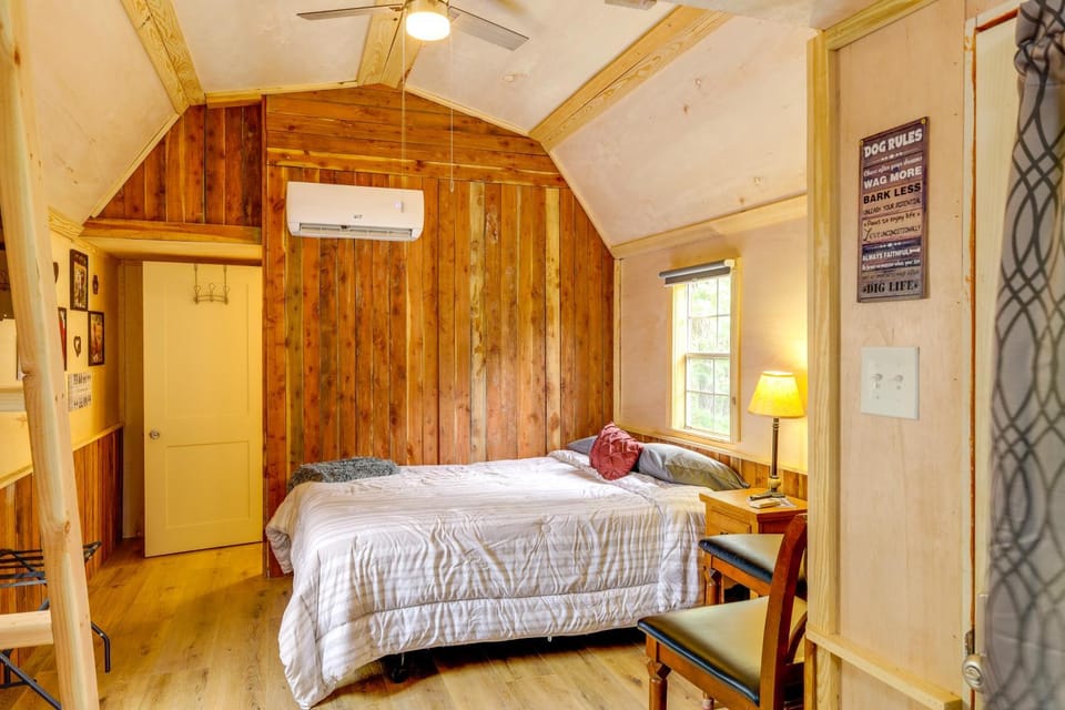 2 Mi to Greers Ferry Lake Boat Ramp! Cozy Studio Apartment in Greers Ferry Lake