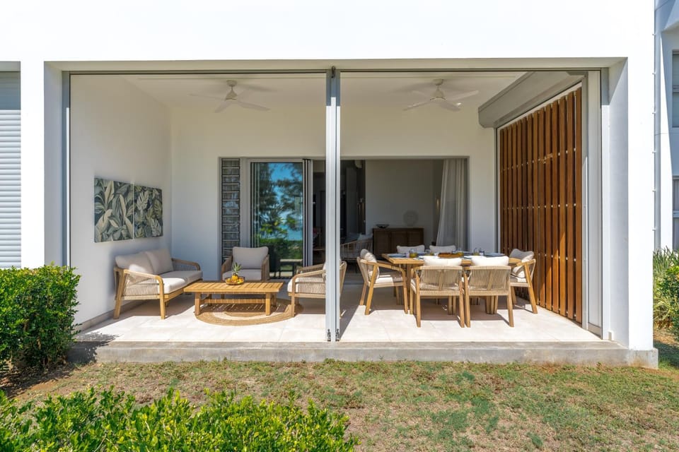 Day, View (from property/room), Balcony/Terrace, Seating area, Dining area