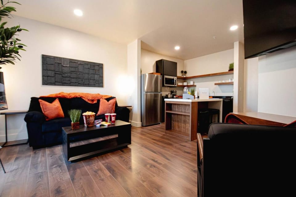 Brayden Tower Suite #11 Pool View Balcony Apartment in Lawton