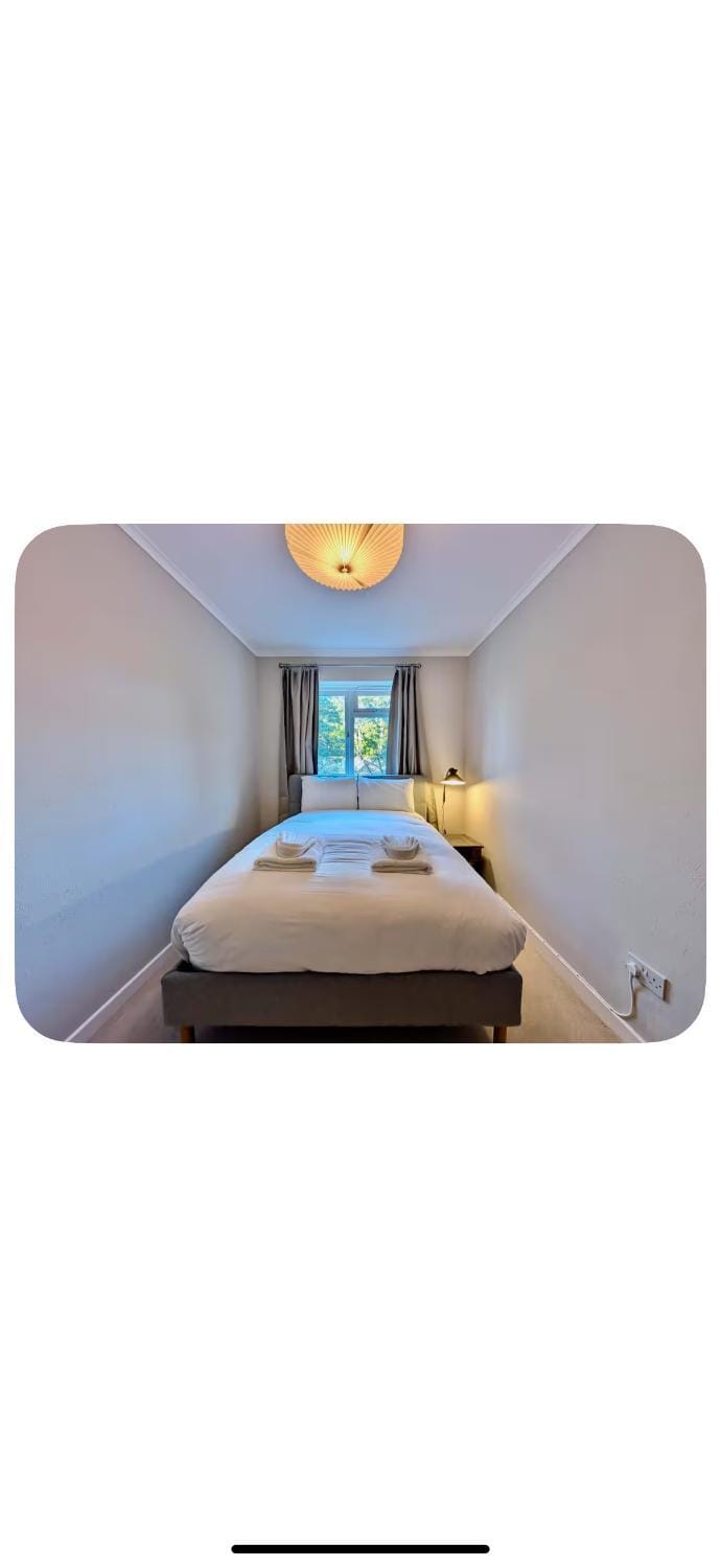 Surbiton Gem 5 Min to Station & Free Parking Apartment in London Borough of Richmond upon Thames