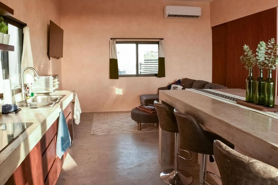 TV and multimedia, Kitchen or kitchenette, Living room, Seating area, Dining area, air conditioner