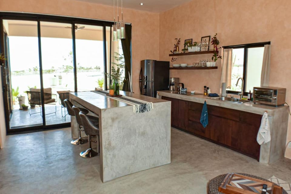 Coffee/tea facilities, Kitchen or kitchenette, Dining area