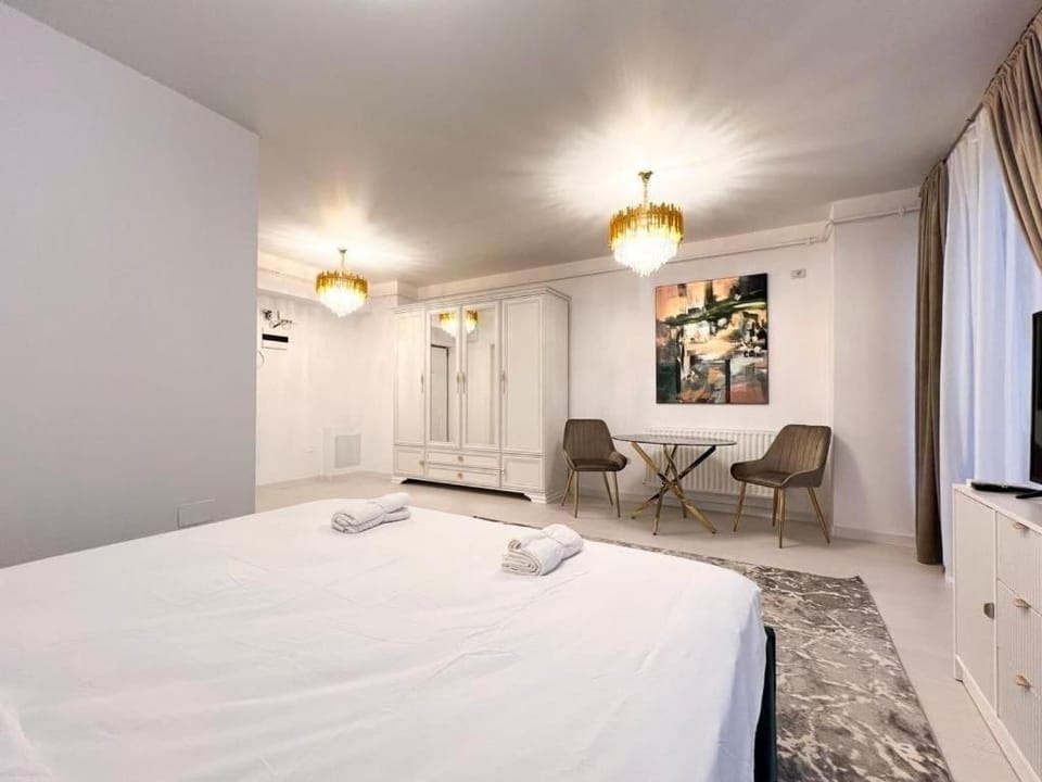 Emerald Velvet Luxury Studio Apartment in Bucharest