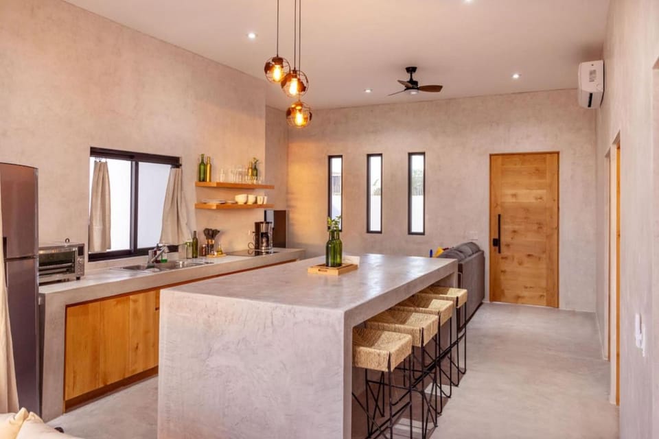 Kitchen or kitchenette, Dining area, stove