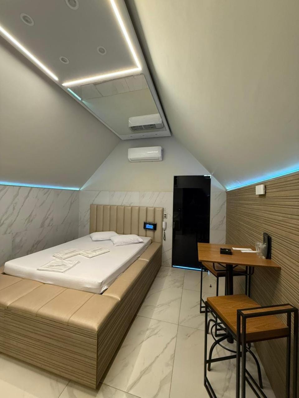 Chalé Gênus Motel - Chalé Fotos Reais - Temos ponto de recarga para carros elétricos Love hotel in Uberaba