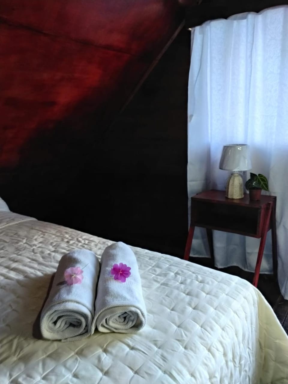 Bed, Bedroom, towels