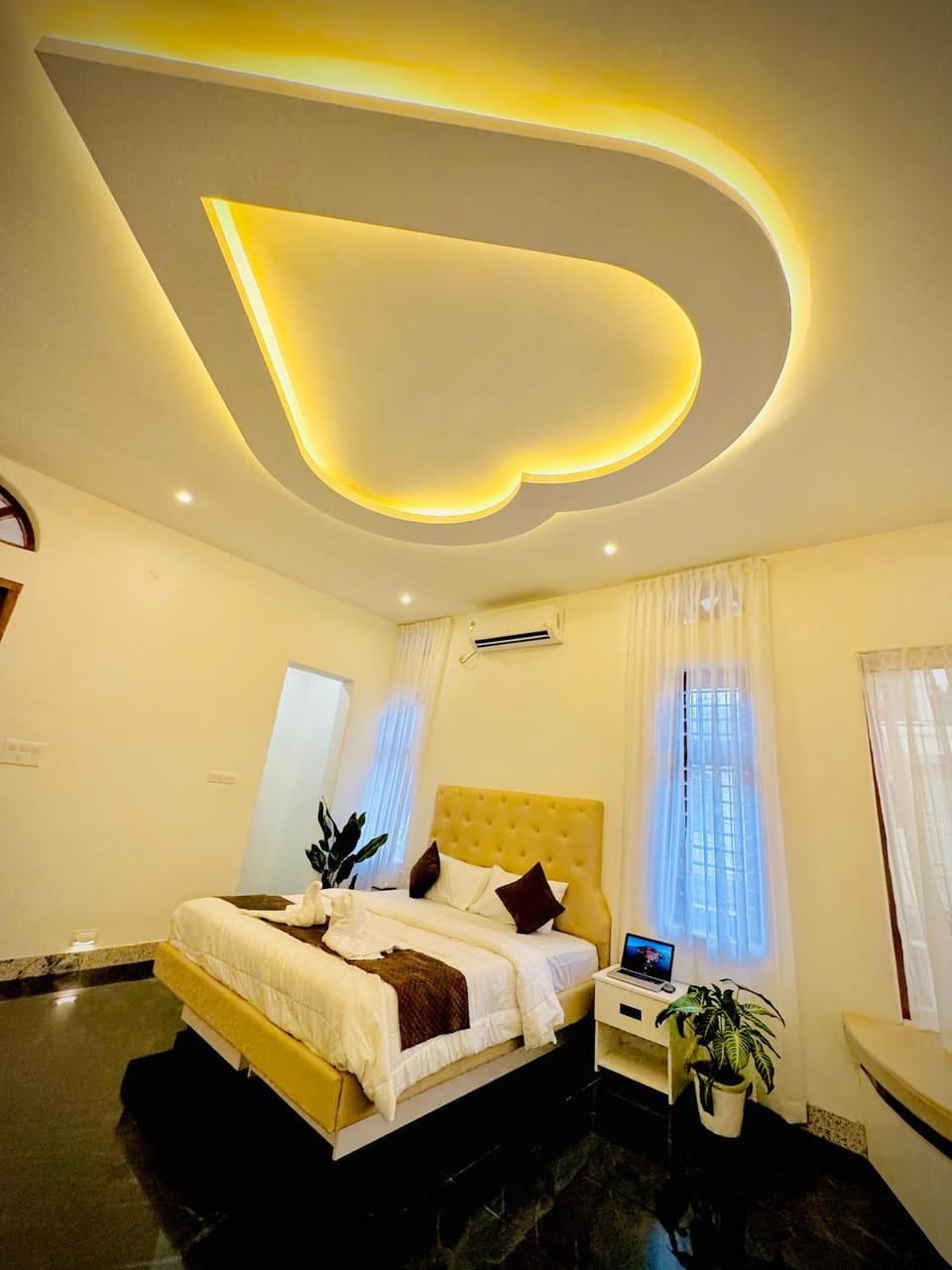 Bed, Photo of the whole room, Bedroom, towels, air conditioner