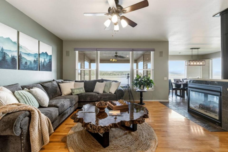 Natural landscape, Living room, Seating area, Lake view, fireplace