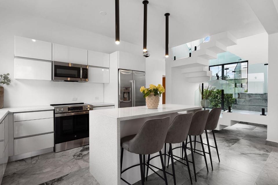 Kitchen or kitchenette, Dining area, stove