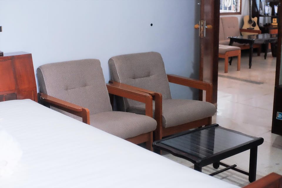 Bed, Seating area