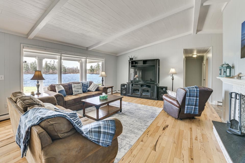 Spacious Getaway w/ Beach & Views on Otsego Lake! House in Michigan