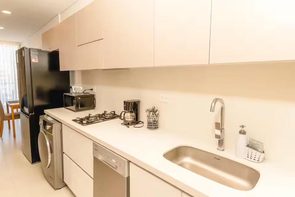 Amplia Suite Moderna con balcón cerca al mar Apartment in Magdalena, Colombia