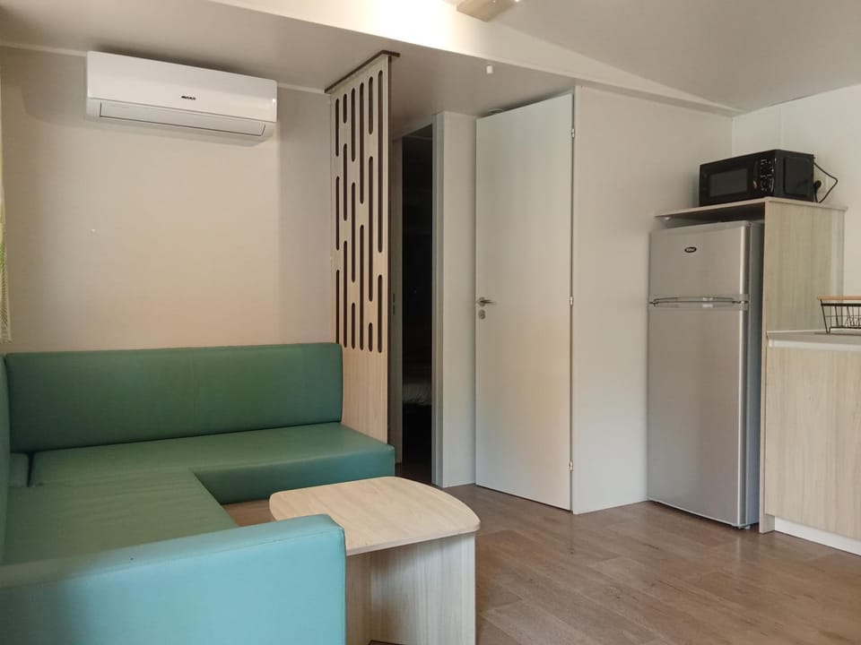 Cosy mobile home 6 p piscine inclus ! Luxury tent in Canet-en-Roussillon