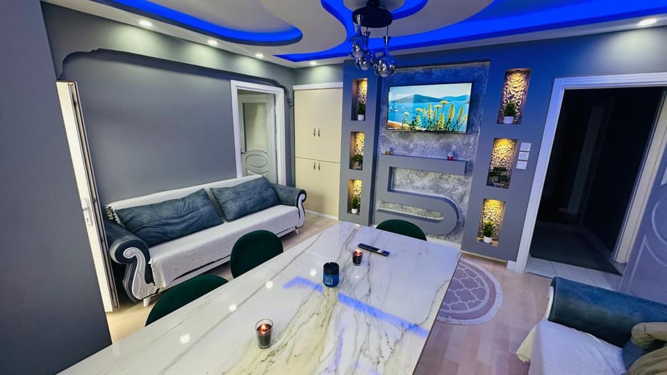 Communal lounge/ TV room, Bed, TV and multimedia, Living room, Photo of the whole room, Seating area, Dining area, Evening entertainment, Bedroom