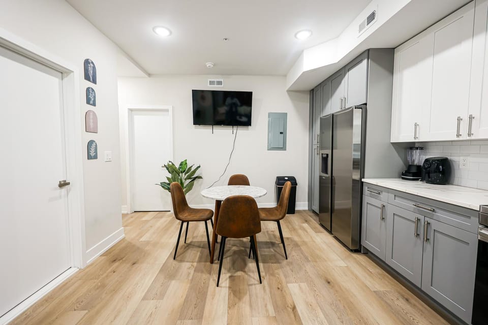 2BR2BA City RetreatKing BedWiFiWD Apartment in Philadelphia