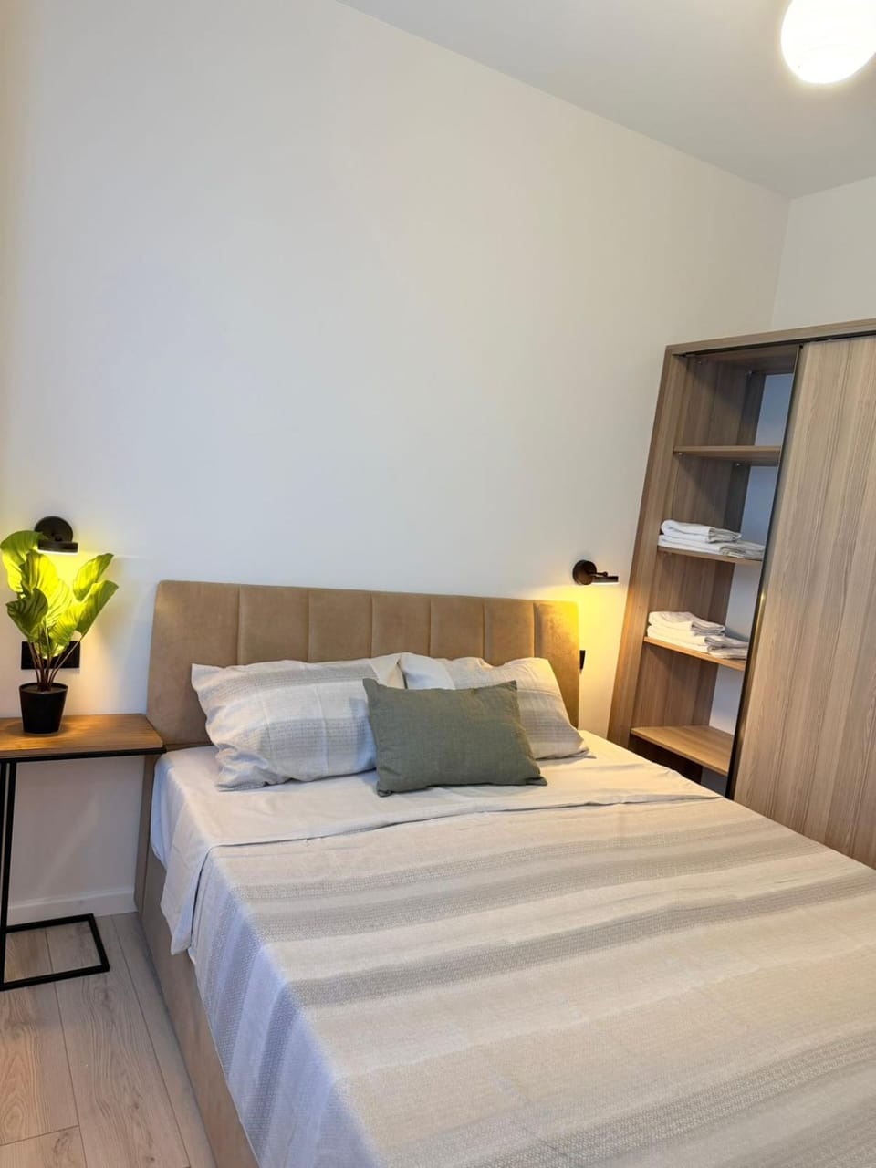 Bedroom, wardrobe