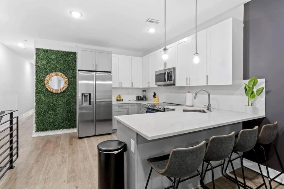 Cozy APT With Mini GolfBasement Sleeps 8 Apartment in Philadelphia