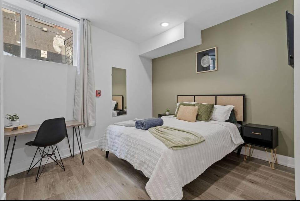 Cozy APT With Mini GolfBasement Sleeps 8 Apartment in Philadelphia