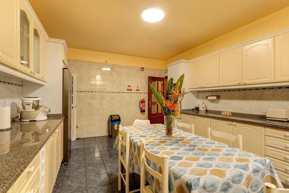 Property building, Kitchen or kitchenette, Living room