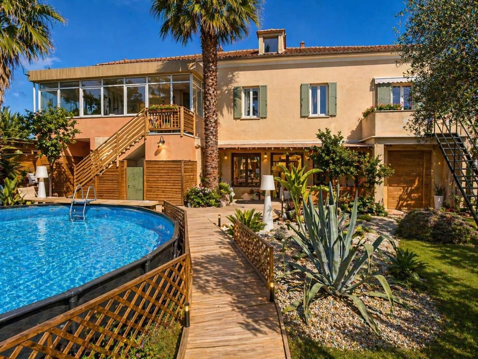 Property building, Swimming pool