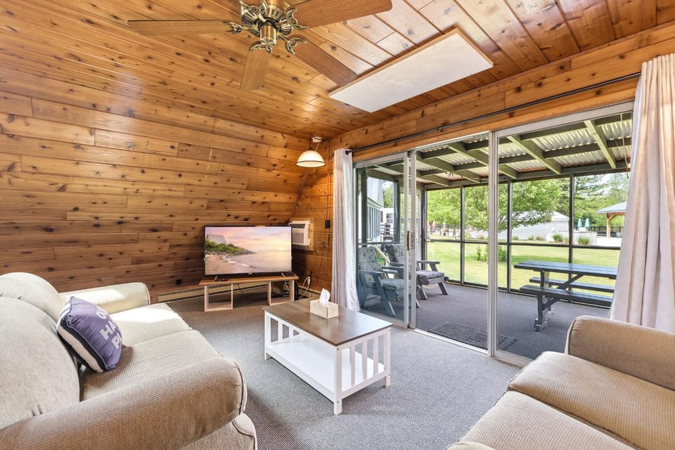 Chalet #41 Resort Chalet Nr Pool & Amenities Chalet in Lincoln Township