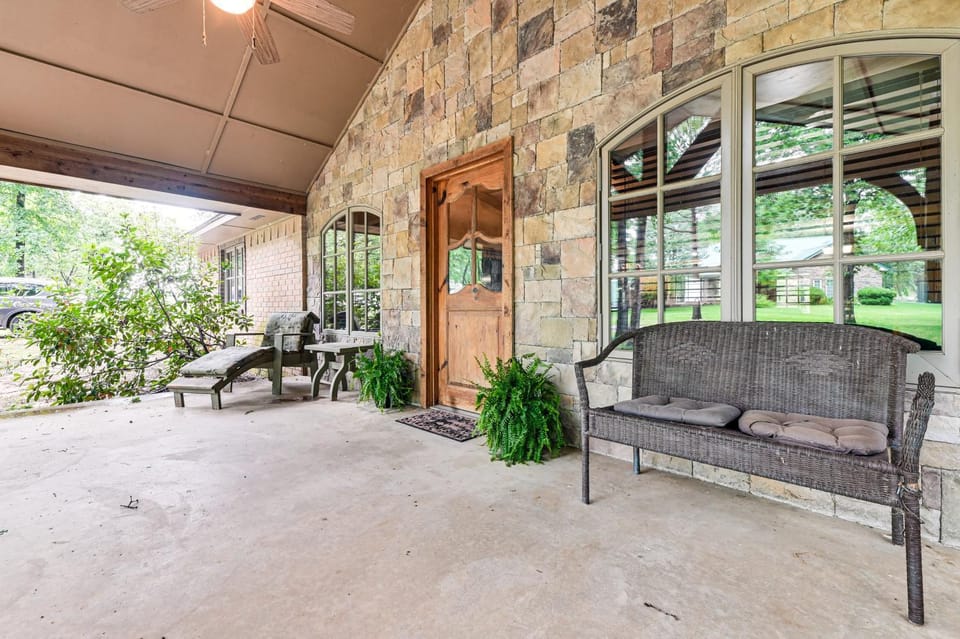 Walk to Lake Texoma: Family Home w/ Fire Pit! House in Lake Texoma