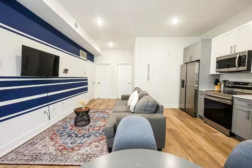 2BR Near Temple Sleeps 4 WD Rooftop Apartment in Philadelphia