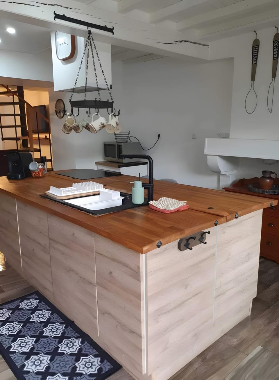 Kitchen or kitchenette, Living room