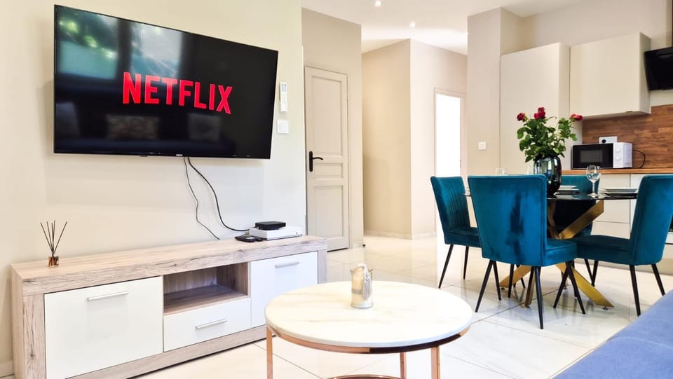Communal lounge/ TV room, TV and multimedia, Living room