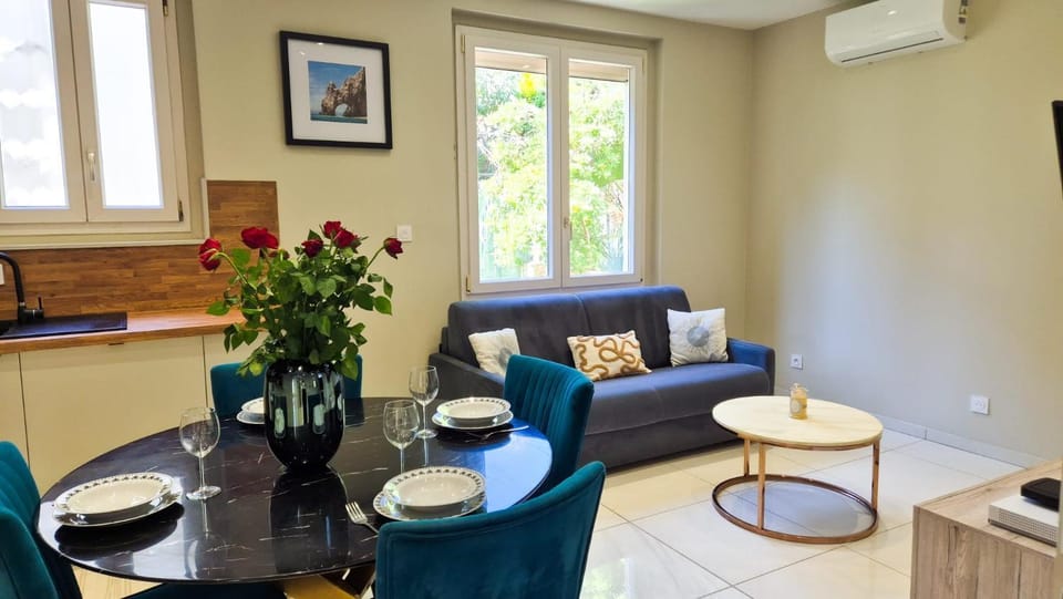 Living room, air conditioner