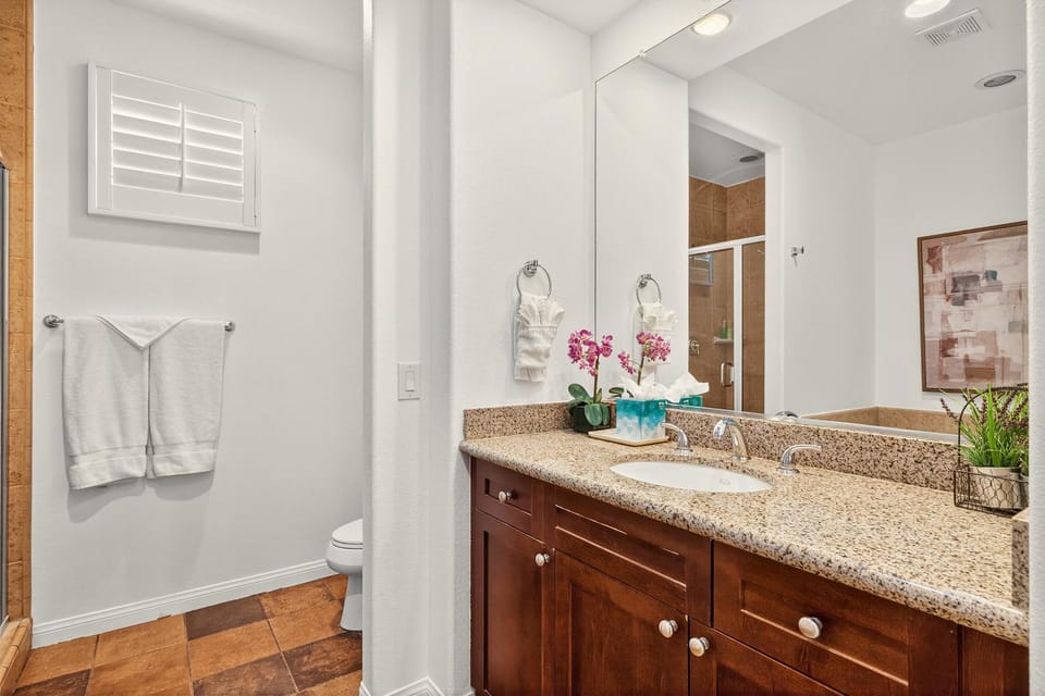 LV035 Downstairs Pet-Friendly Legacy Villas Studio Inn in Indian Wells