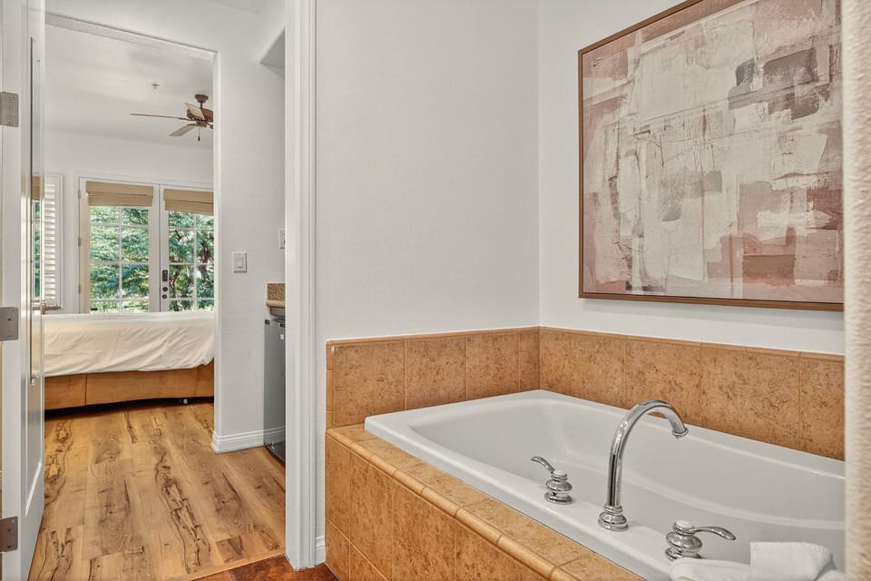 LV035 Downstairs Pet-Friendly Legacy Villas Studio Inn in Indian Wells